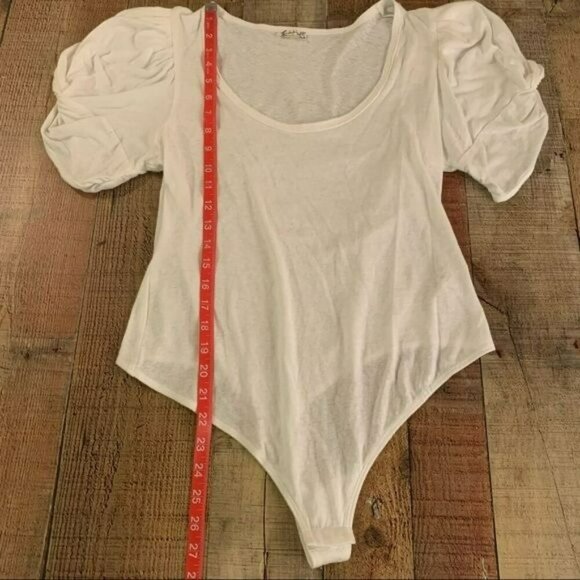 Free people intimately womens white bodysuit with puff shoulder sleeves -M - Picture 3 of 7
